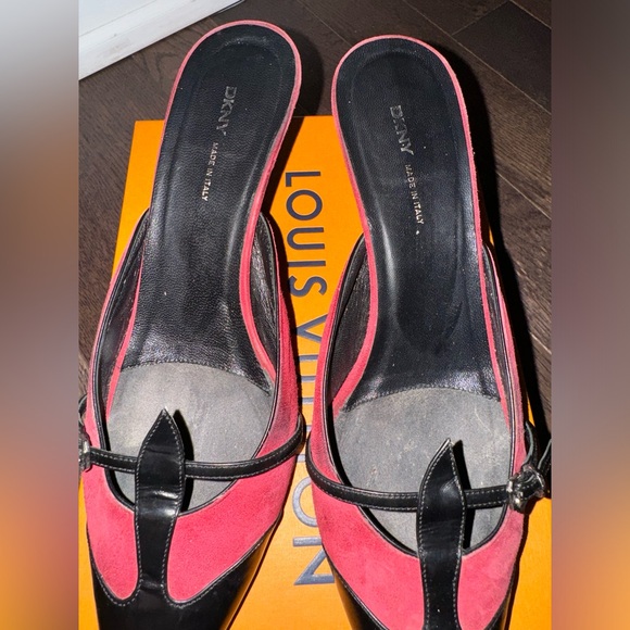 DKNY Italian Black Leather & Burgundy Suede Kitten Heels - Size 9.5 - Picture 2 of 7